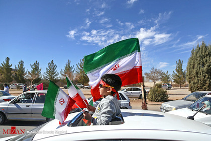 راهپیمایی خودرویی به مناسبت ۲۲ بهمن در محور هفت باغ کرمان
