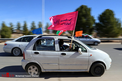 راهپیمایی خودرویی به مناسبت ۲۲ بهمن در محور هفت باغ کرمان