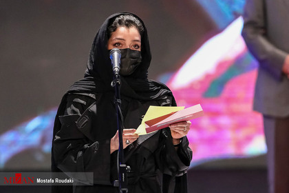 ساره بیات بازیگر ، در اختتامیه سی و نهمین جشنواره فیلم فجر
