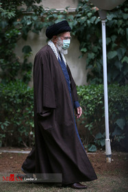 کاشت دو نهال به‌مناسبت روز درختکاری،توسط  حضرت آیت‌الله خامنه‌ای رهبر معظم انقلاب (مدظله العالی) در محوطه‌ی دفتر رهبری 
