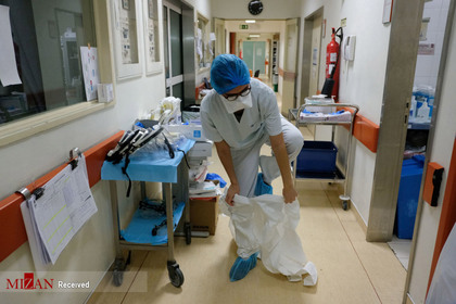 پرستار قبل از رفتن به دیدن بیماران کرونایی در لیسبون پرتغال
