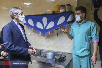 بازدید علی باقری کنی  دبیر ستاد حقوق بشر  از مرکز نگهداری کودکان کار و گرمخانه
