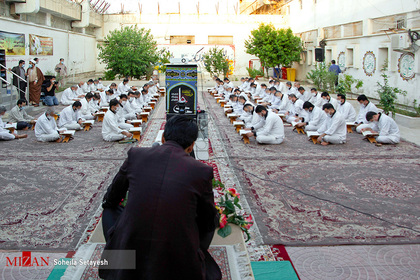 جزء خوانی قرآن کریم در زندان مرکزی شیراز
