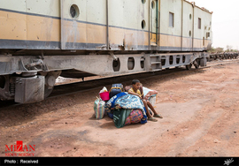 عبور قطار در صحرای بزرگ آفریقا