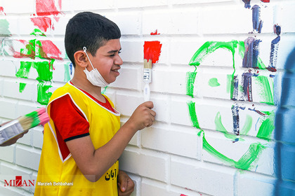 رنگ آمیزی و نقاشی دیوار توسط کودکان اوتیسم - آبادان
