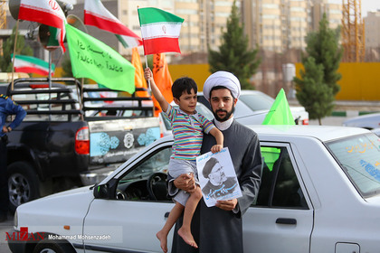 کاروان خودرویی مردم قم پس از پیروزی سیدابراهیم رئیسی در انتخابات
