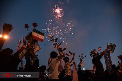 شادی مردم تهران پس از پیروزی سیدابراهیم رئیسی در انتخابات
