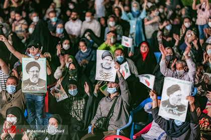 شادی مردم اصفهان پس از پیروزی سیدابراهیم رئیسی در انتخابات

