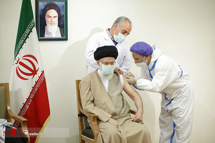 تزریق دُز اول واکسن ایرانی کرونا به رهبرانقلاب
