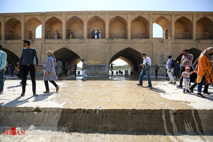 جاری شدن آب زاینده رود در شهر اصفهان