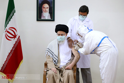 تزریق دُز دوم واکسن ایرانی کرونا به رهبرانقلاب