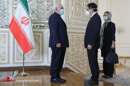 یو شیائو یونگ نماینده ویژه چین در امور افغانستان و  محمد جواد ظریف وزیر امور خارجه