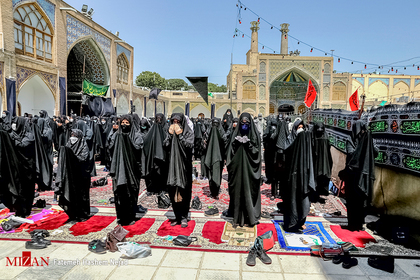 نماز ظهر عاشورا در مسجد جامع شهر زنجان 