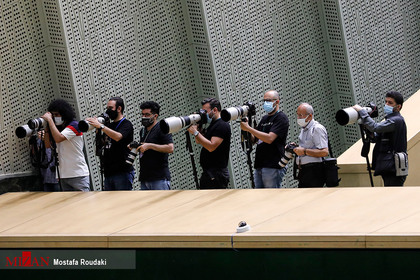 حضور عکاسان در جلسه بررسی صلاحیت وزرای پیشنهادی دولت سیزدهم
