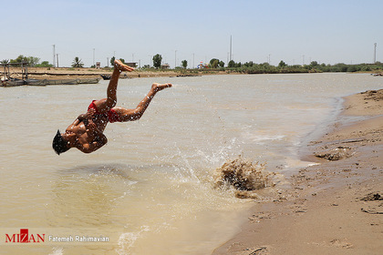 شادی نوجوانان با بازگشت آّب به خوزستان