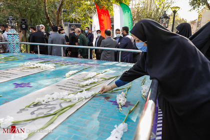 مراسم عطر افشانی مزار شهدای گمنام با حضور مقامات قضایی دادگستری تهران
