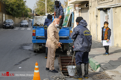 بازدید خبرنگاران از روند لایروبی مسیل‌ها و انهار ۳ منطقه در تهران
