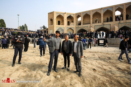 درخواست کشاورزان و مردم اصفهان برای آبرسانی به زاینده رود
