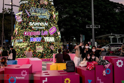 تزیینات سال نو و تزیینات درخت کاج در بانکوک
