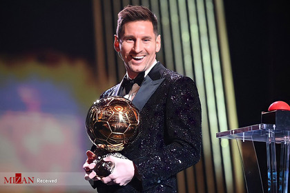 لیونل آندرس مسی ستاره تیم ملی فوتبال آرژانتین و باشگاه پاری سن ژرمن فرانسه فاتح توپ طلای سال ۲۰۲۱ و هفتمین توپ طلا خود شد.