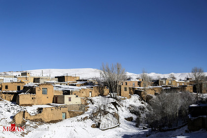 بارش برف در روستای یولقون آغاج - تکاب
