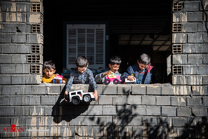 زندگی در سی سخت یک سال پس از زلزله
