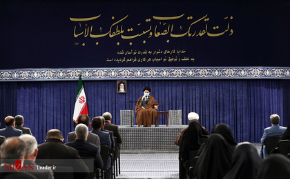حضرت آيت‌الله‌العظمی سيدعلی خامنه‌ای (مد‌ظله‌العالی) رهبر معظم انقلاب اسلامی