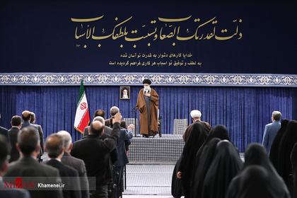 حضرت آيت‌الله‌العظمی سيدعلی خامنه‌ای (مد‌ظله‌العالی) رهبر معظم انقلاب اسلامی