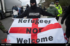 درگیری گروه‌های موافق و مخالف مهاجران در انگلیس 