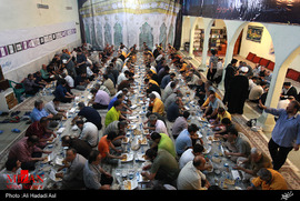 ضیافت افطار در حسنیه مرکزی بازداشتگاه اوین 