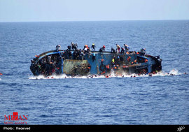 واژگونی قایق مهاجران 