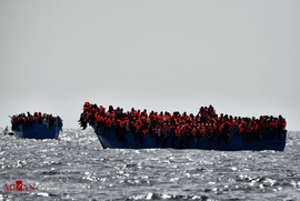 نجات یافتن مهاجران در سواحل ایتالیا