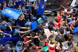 تجمع اعتراضی مقابل سفارت آمریکا در فیلیپین