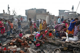 آتش سوزی منطقه بی خانمان ها در هند