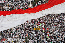 تجمع دهها هزار مسلمان اندونزی در جاکارتا