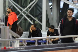 بازیکنان تیم فوتبال پرسپولیس در فرودگاه امام خمینی (ره) به هنگام بازگشت از اردوی تیم ملی در امارات