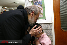 دیدار رئیس مجلس با خانواده شهید امتیاز حسین