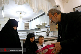 دیدار رئیس مجلس با خانواده روحانی شهید هاشمی نژاد