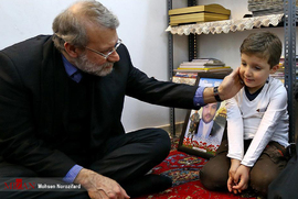دیدار رئیس مجلس با خانواده شهید هاشمی نژاد و شهید امتیاز حسین
