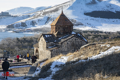 صومعه هایراوانک یک صومعه حواری ارمنی واقع در استان گغارکونیک، ارمنستان که در ساحل دریاچه سوان در واقع شده است.