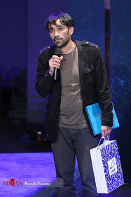 «سیدهادی محقق» برنده دیپلم افتخار جایزه ویژه هیات داوران برای فیلم درب در مراسم اختتامیه جشنواره فیلم فجر
