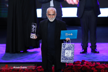 «حبیب والی نژاد» برنده سیمرغ بهترین فیلم برای فیلم «موقعیت مهدی» در مراسم اختتامیه جشنواره فیلم فجر
