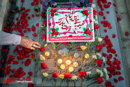 کیک تولد شهید سیدعباس حسینی، از شهدای دفاع مقدس که در ٢٠ سالگی در شلمچه به شهادت رسید.