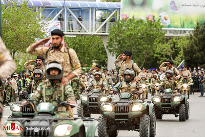 مراسم رژه روز ارتش در مشهد 
