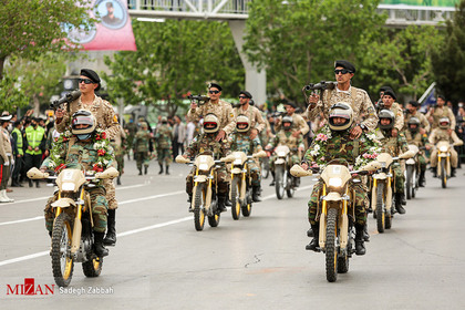 مراسم رژه روز ارتش در مشهد 
