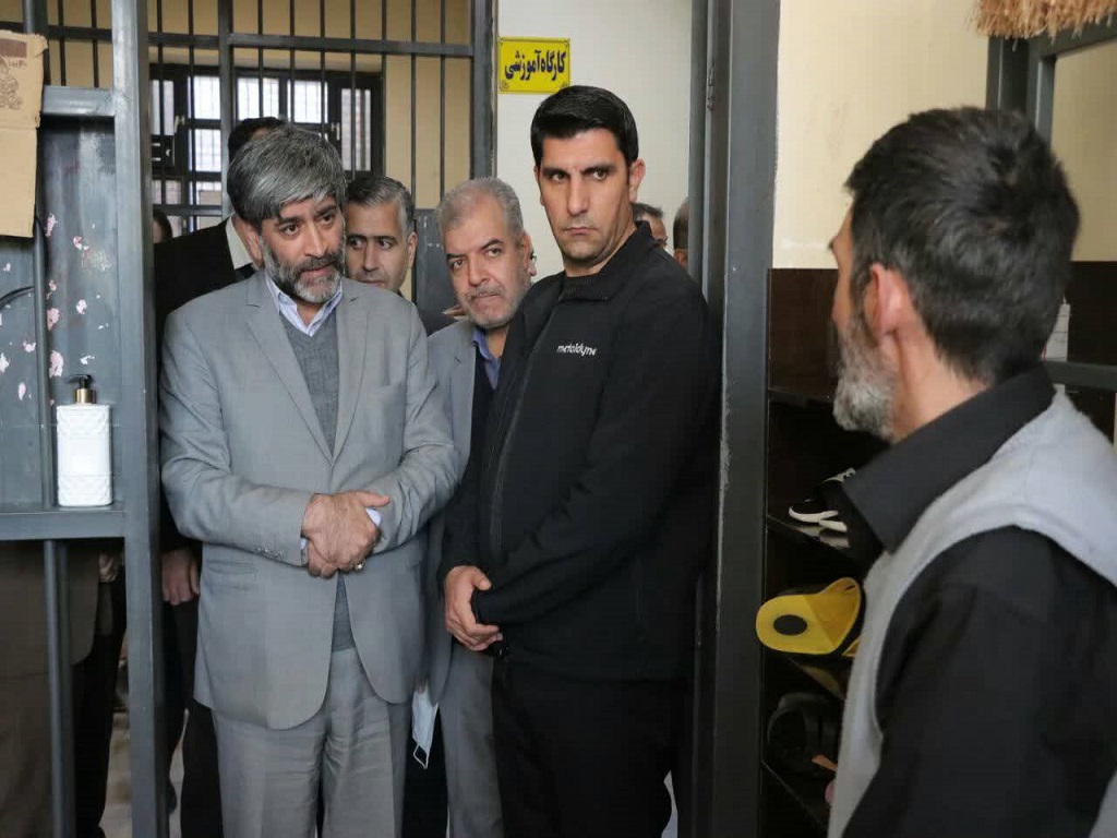 رئیس کل دادگستری آذربایجان غربی در ادامه سفر یک روزه کاری خود به حوزه قضایی بوکان از زندان این شهرستان بازدید کرد